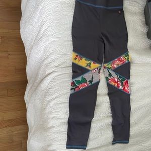 matilda jane size 10 gray with floral pattern